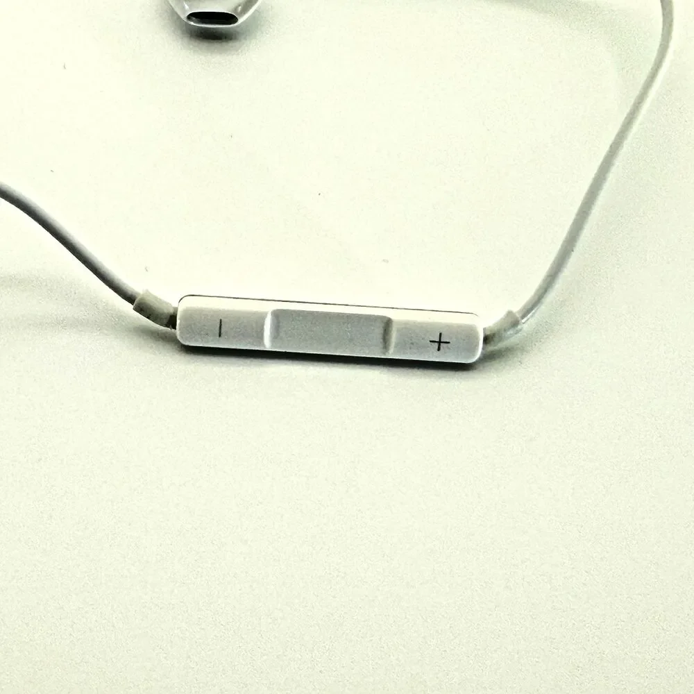 Apple EarPods with Lightning Connector – Authentic